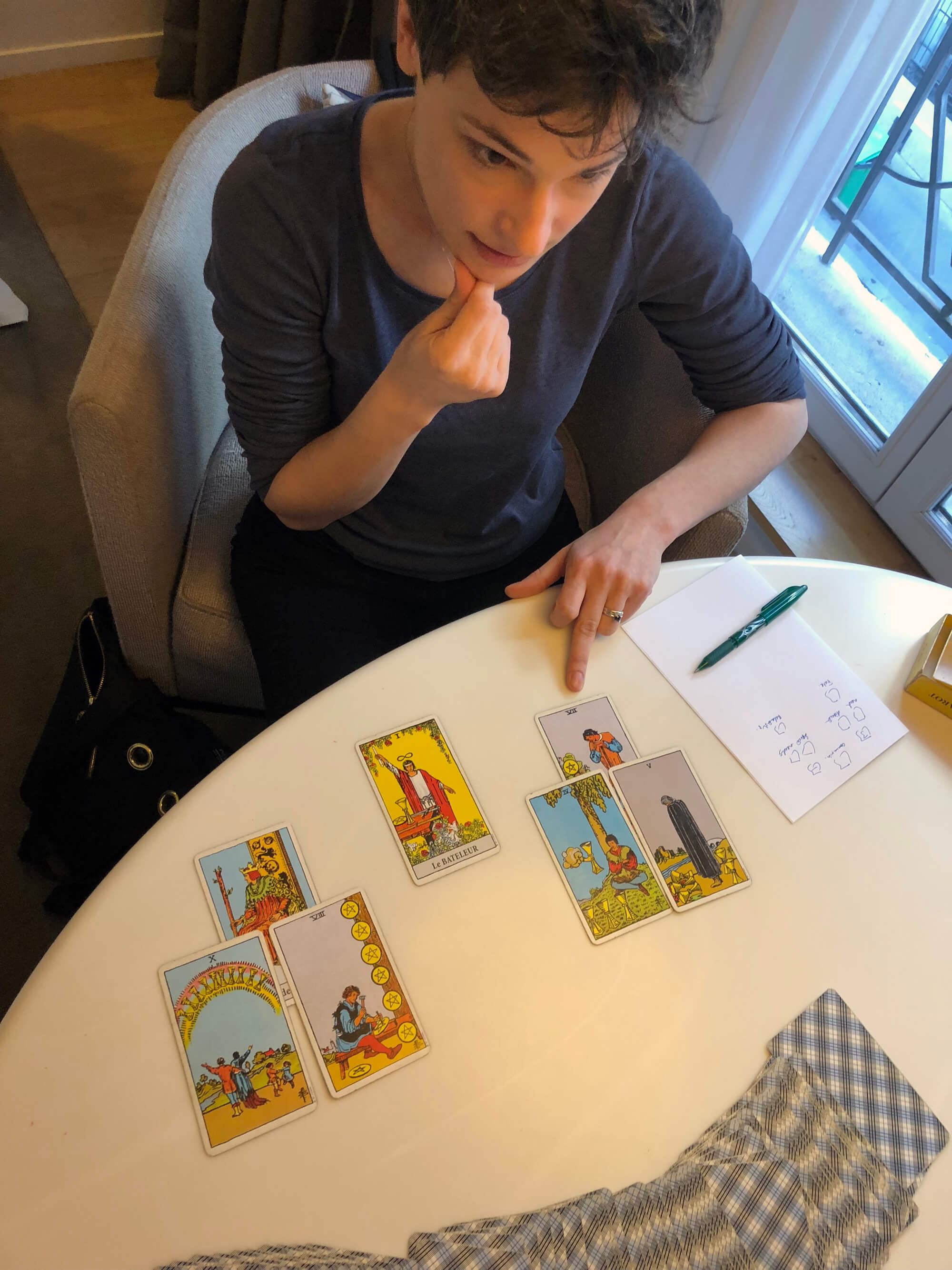 Tarot card reading in Paris